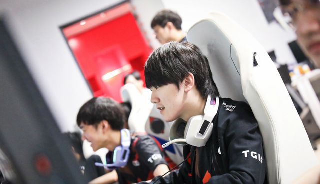 功得益于精 功得益于精